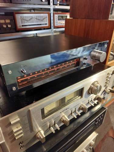 Harman Kardon analog Tuner mit Chrome Front